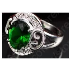Green oval ring - silver - CZs - size 8.